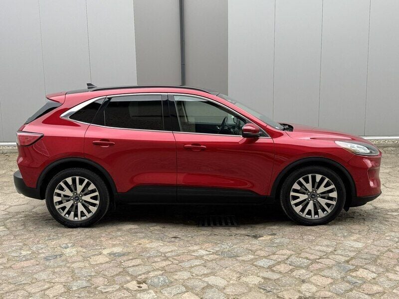 Używany Ford Kuga Titanium 197 KM (144 kW) 2020 Bordowy SUV