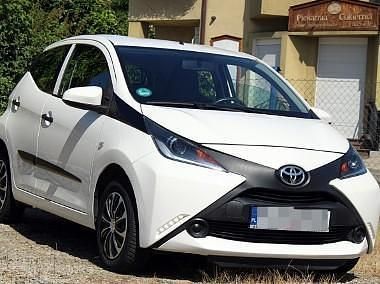 Inny kolor Używany 2017 Toyota Aygo Hatchback | 27 800 zł (Dobra cena) - Obraz 1/4