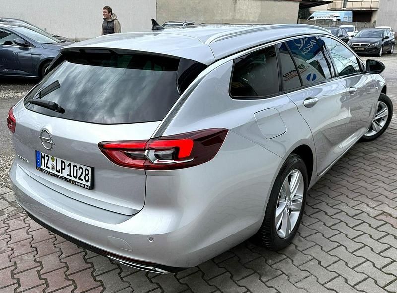Używany Opel Insignia 170 KM (125 kW) 2021 Srebrny Kombi