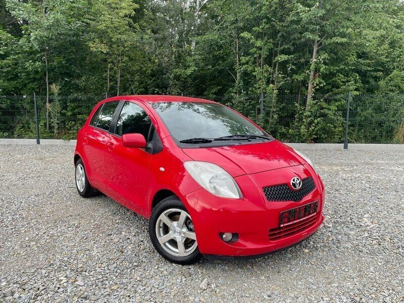 Czerwony (metalik) Używany 2007 Toyota Yaris Hatchback | 13 900 zł (Uczciwa cena) - Obraz 1/4