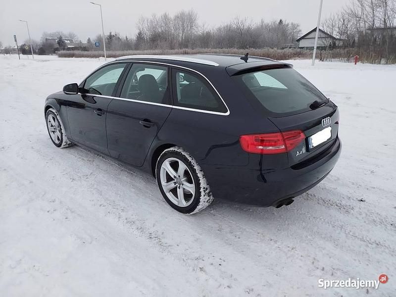 Używany Audi A4 2010 Granatowy Kombi