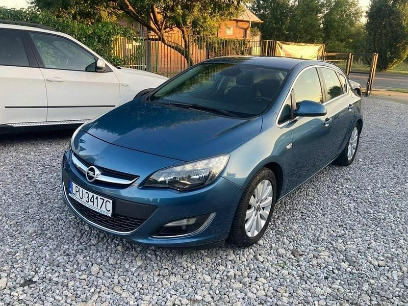 Niebieski (metalik) Używany 2013 Opel Astra Sedan/Limuzyna | 22 900 zł (Uczciwa cena) - Obraz 1/4