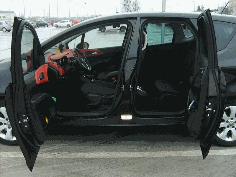 Używany Opel Meriva Enjoy 2010 Czarny Minivan