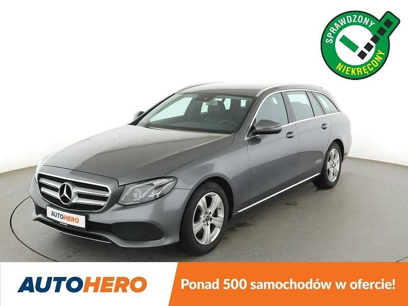 Szary Używany 2017 Mercedes E220 Kombi | 87 200 zł (Dość drogi) - Obraz 1/3