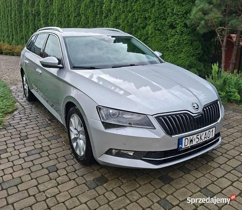 Srebrny Używany 2018 Skoda Superb Style Kombi | 61 900 zł (Uczciwa cena) - Obraz 1/4