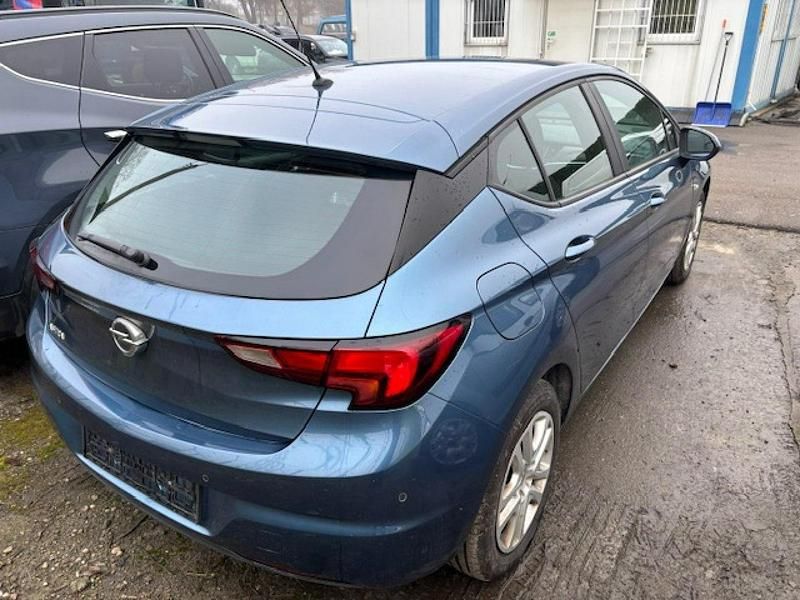 Używany Opel Astra 101 KM (74 kW) 2016 Niebieski jasny Hatchback