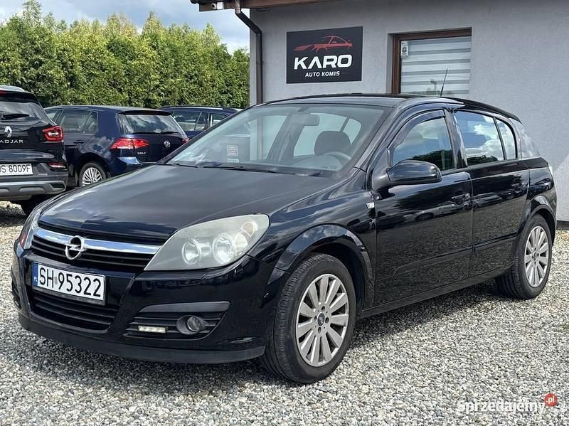 Czarny Używany 2006 Opel Astra Hatchback | 9990 zł (Uczciwa cena) - Obraz 1/4