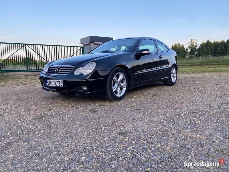Używany Mercedes C180 2002 Czarny Coupe