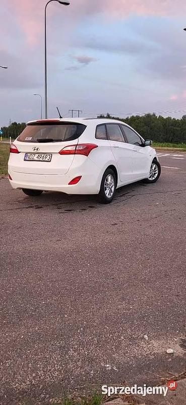 Biały Używany 2015 Hyundai i30 Kombi | 31 200 zł (Uczciwa cena) - Obraz 1/4