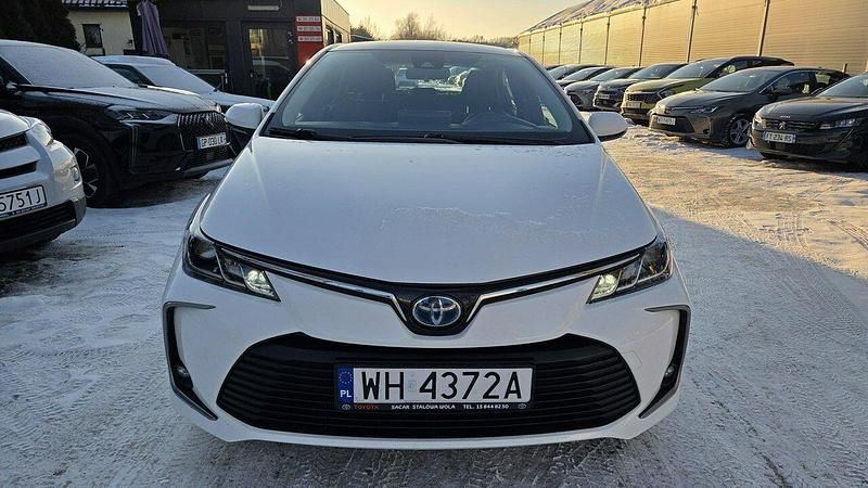 Używany Toyota Corolla 122 KM (89 kW) 2021 Biały (metalik) Sedan/Limuzyna
