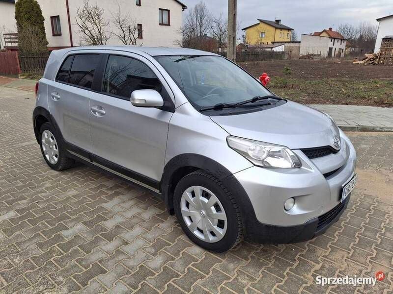 Srebrny Używany 2012 Toyota Urban Cruiser SUV | 28 900 zł - Obraz 1/4