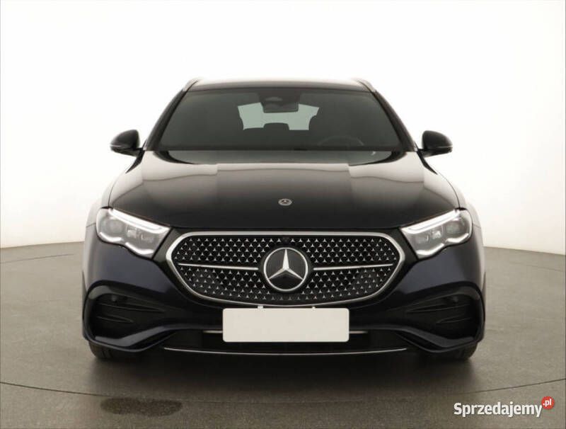 Niebieski Używany 2024 Mercedes E220 Kombi | 250 000 zł - Obraz 1/4
