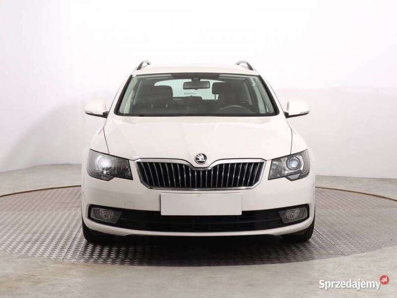Biały Używany 2014 Skoda Superb Kombi | 41 999 zł (Super Cena) - Obraz 1/4