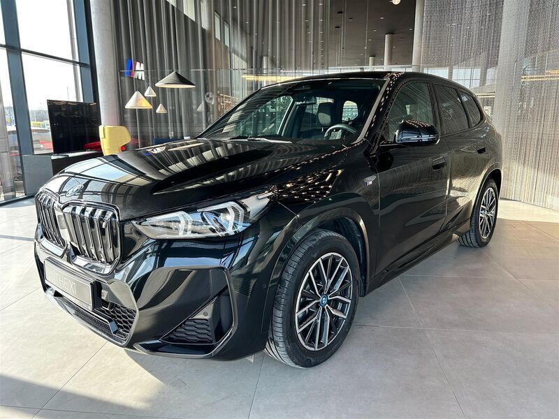 Czarny szafir metalizowany Używany 2023 BMW iX1 Comfort Edition SUV | 214 900 zł - Obraz 1/3