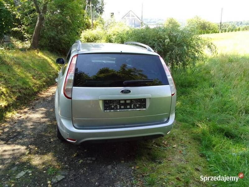 Używany Ford Focus 2010 Srebrny Kombi