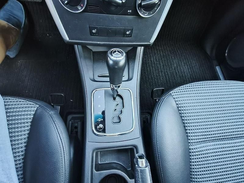 Używany Mercedes A180 110 KM (80 kW) 2009 Czarny (metalik) Hatchback