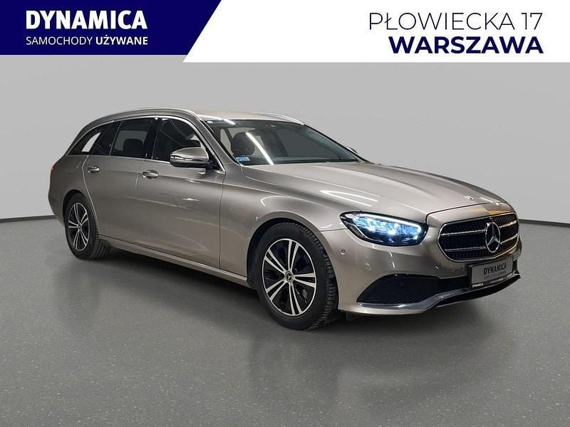 Używany Mercedes E220 194 KM (142 kW) 2021 Beżowy (metalik) Kombi