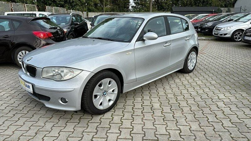 Srebrny (metalik) Używany 2004 BMW 118 Hatchback | 16 900 zł (Drogi) - Obraz 1/4