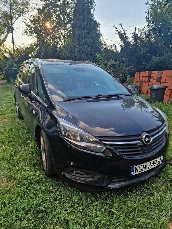 Używany Opel Zafira Elite 2018 Czarny Minivan