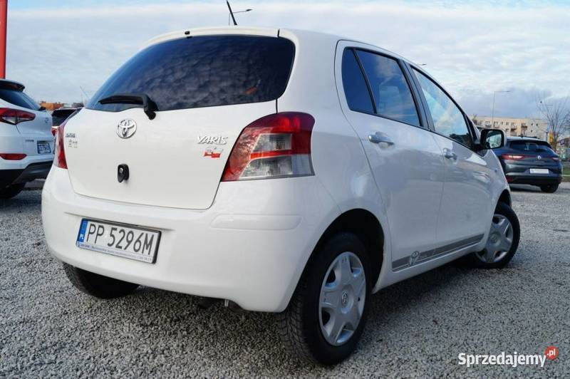 Sprzedany Toyota Yaris 1dm 68KM 2011r. ., używany 2011, km