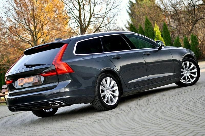 Używany Volvo V90 150 KM (110 kW) 2017 Szary (metalik) Kombi