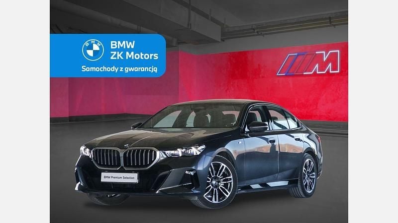 Szary sophisto z brylantowym połyskiem metalizowany Używany 2025 BMW 520 Comfort Edition Sedan/Limuzyna | 254 900 zł (Dobra cena) - Obraz 1/3