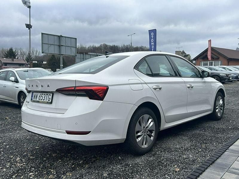Używany Skoda Octavia 115 KM (84 kW) 2022 Biały (metalik) Sedan/Limuzyna
