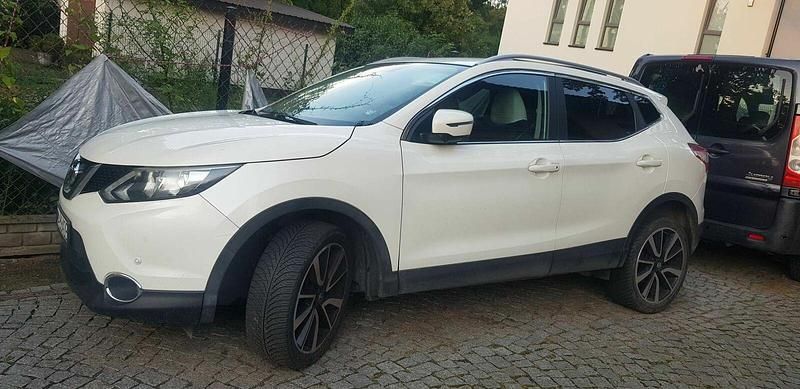 Biały Używany 2017 Nissan Qashqai SUV | 51 200 zł (Uczciwa cena) - Obraz 1/4