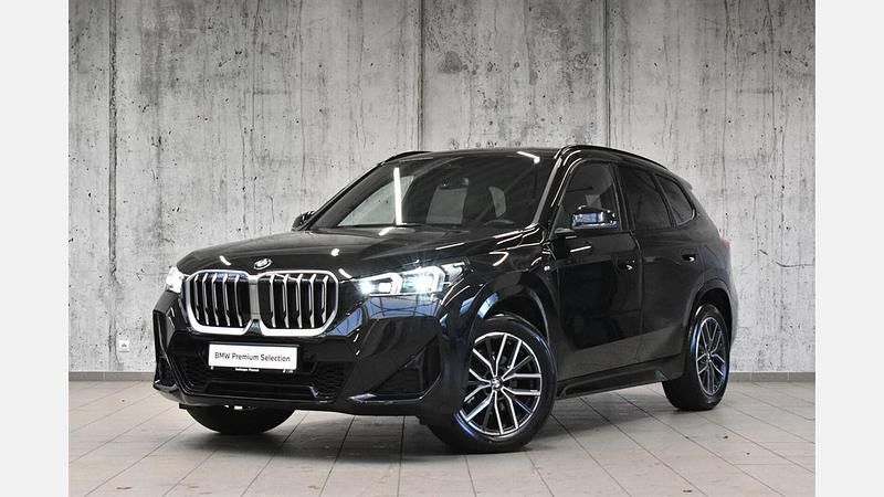 Czarny szafir metalizowany Używany 2024 BMW X1 Luxury Line SUV | 177 800 zł (Uczciwa cena) - Obraz 1/3