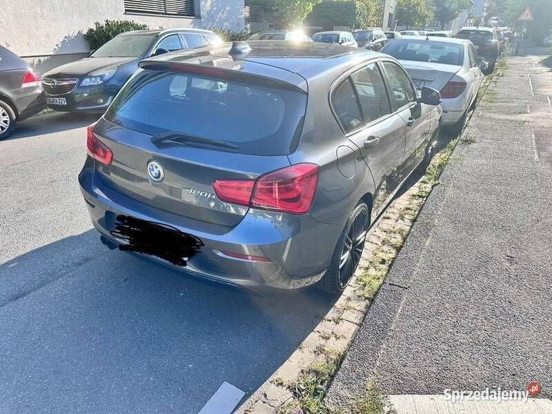 Szary Używany 2017 BMW 120 Sport Line Hatchback | 90 000 zł - Obraz 1/4
