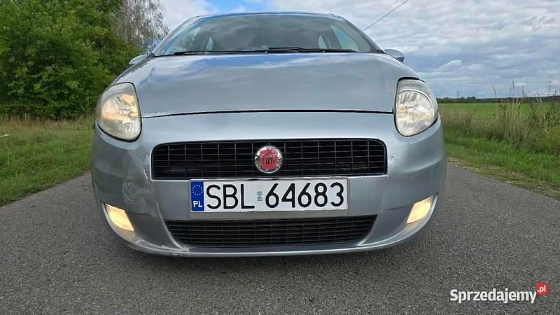 Srebrny Używany 2005 Fiat Grande Punto Hatchback | 5500 zł (Dobra cena) - Obraz 1/4
