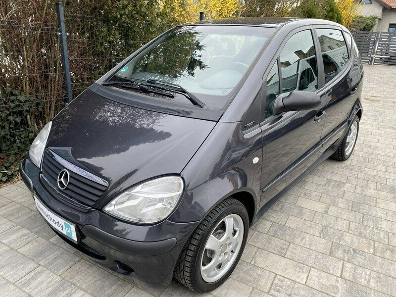 Czarny (metalik, perła) Używany 2001 Mercedes A140 Hatchback | 9900 zł (Dość drogi) - Obraz 1/4