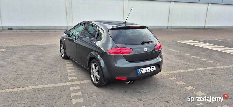 Szary Używany 2011 Seat Leon Hatchback | 16 000 zł (Uczciwa cena) - Obraz 1/4