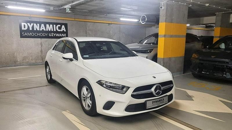 Biały Używany 2019 Mercedes A180 Hatchback | 87 300 zł (Dobra cena) - Obraz 1/4