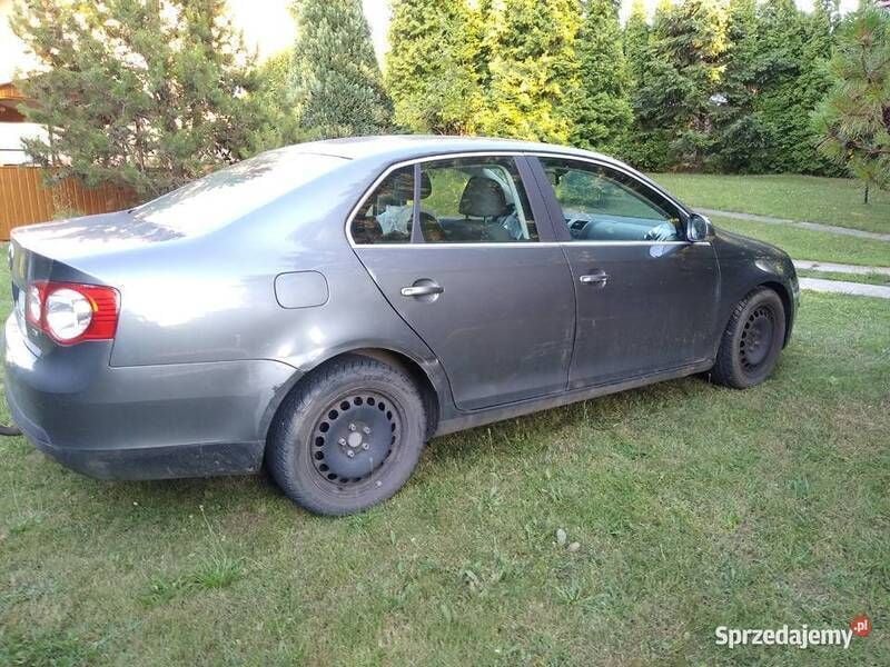 Używany VW Jetta 105 KM (77 kW) 2007 Szary Sedan/Limuzyna