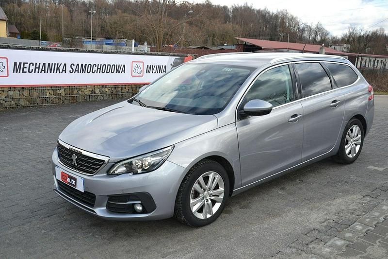 Używany Peugeot 308 SW 131 KM (96 kW) 2018 Szary Kombi
