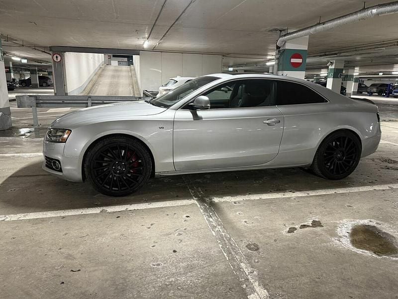 Używany Audi S5 2009 Srebrny Coupe