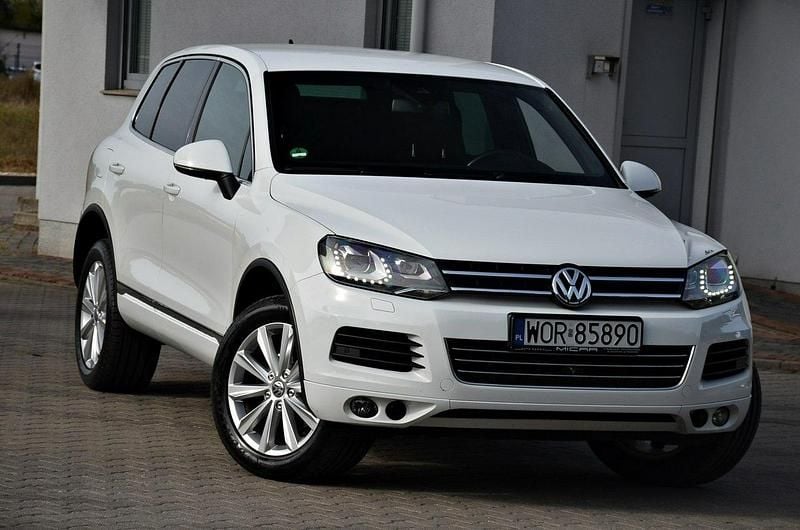 Biały (metalik, perła) Używany 2013 VW Touareg SUV | 69 900 zł (Uczciwa cena) - Obraz 1/4