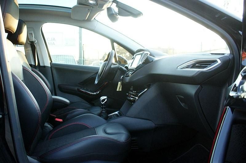 Używany Peugeot 208 110 KM (80 kW) 2018 Czarny (metalik) Hatchback