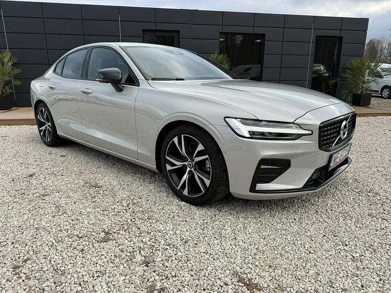 Używany Volvo S60 197 KM (144 kW) 2022 Szary (metalik) Sedan/Limuzyna