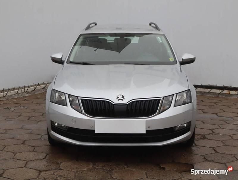 Używany Skoda Octavia 2018 Srebrny Kombi