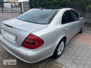 Srebrny Używany 2005 Mercedes E320 Avantgarde Sedan/Limuzyna | 13 900 zł - Obraz 1/4