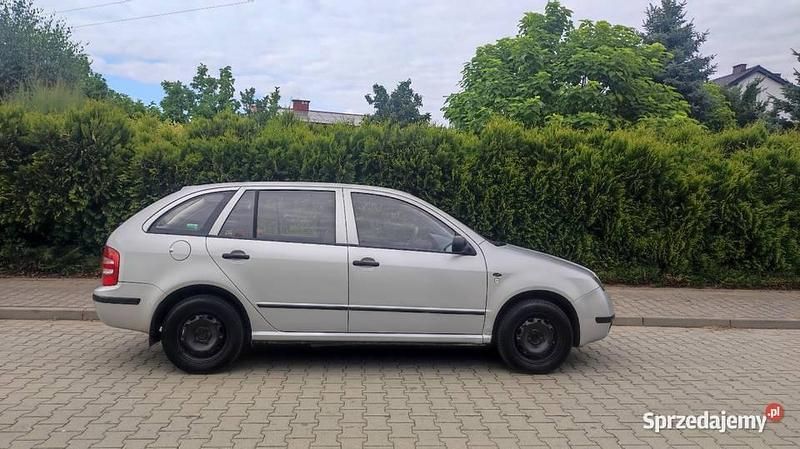 Srebrny Używany 2003 Skoda Fabia Kombi | 2950 zł (Uczciwa cena) - Obraz 1/4