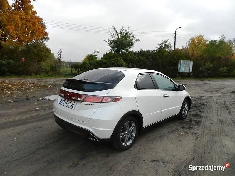 Biały Używany 2011 Honda Civic Hatchback | 24 800 zł (Uczciwa cena) - Obraz 1/4