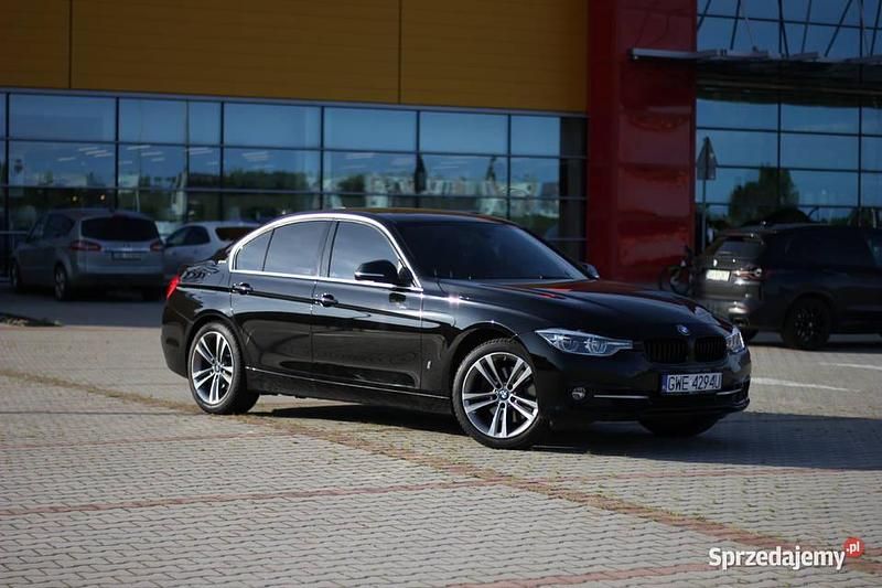 Czarny Używany 2018 BMW 330e Sport Line Sedan/Limuzyna | 84 900 zł (Dobra cena) - Obraz 1/4