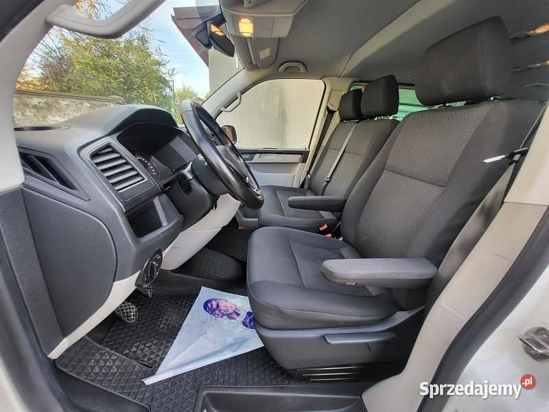 Używany 2017 VW Caravelle Trendline Minivan | 93 900 zł - Obraz 1/4
