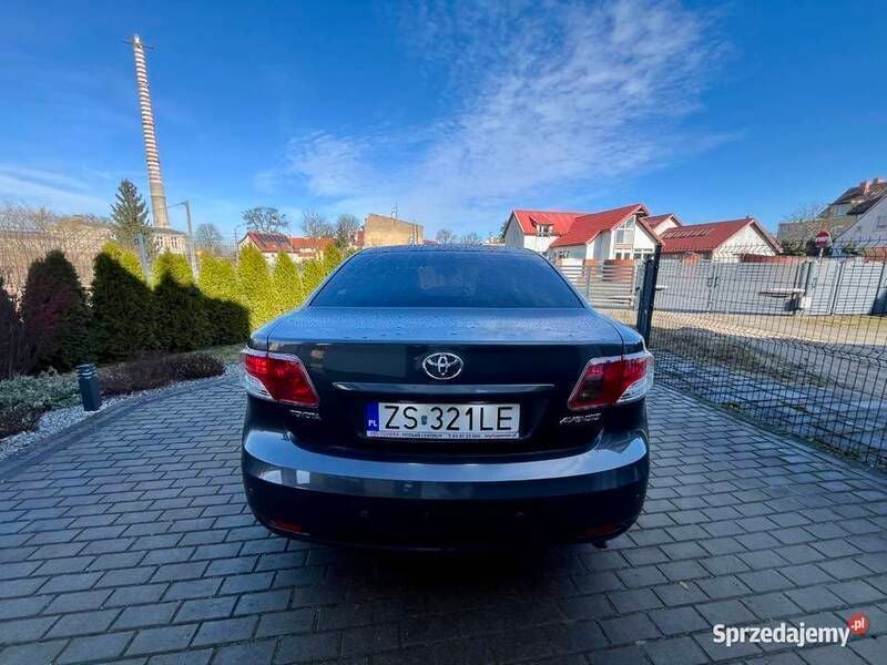 Używany Toyota Avensis Premium 147 KM (108 kW) 2011 Szary Sedan/Limuzyna