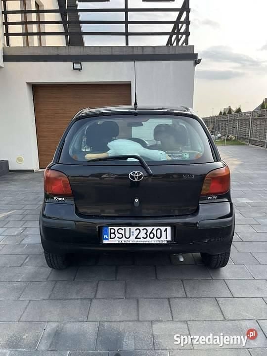 Czarny Używany 2003 Toyota Yaris Hatchback | 2000 zł (Super Cena) - Obraz 1/4