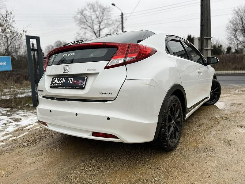 Używany Honda Civic 99 KM (72 kW) 2012 Biały Hatchback