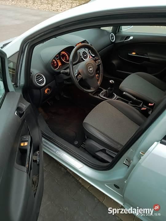 Używany Opel Corsa 90 KM (66 kW) 2009 Zielony Hatchback